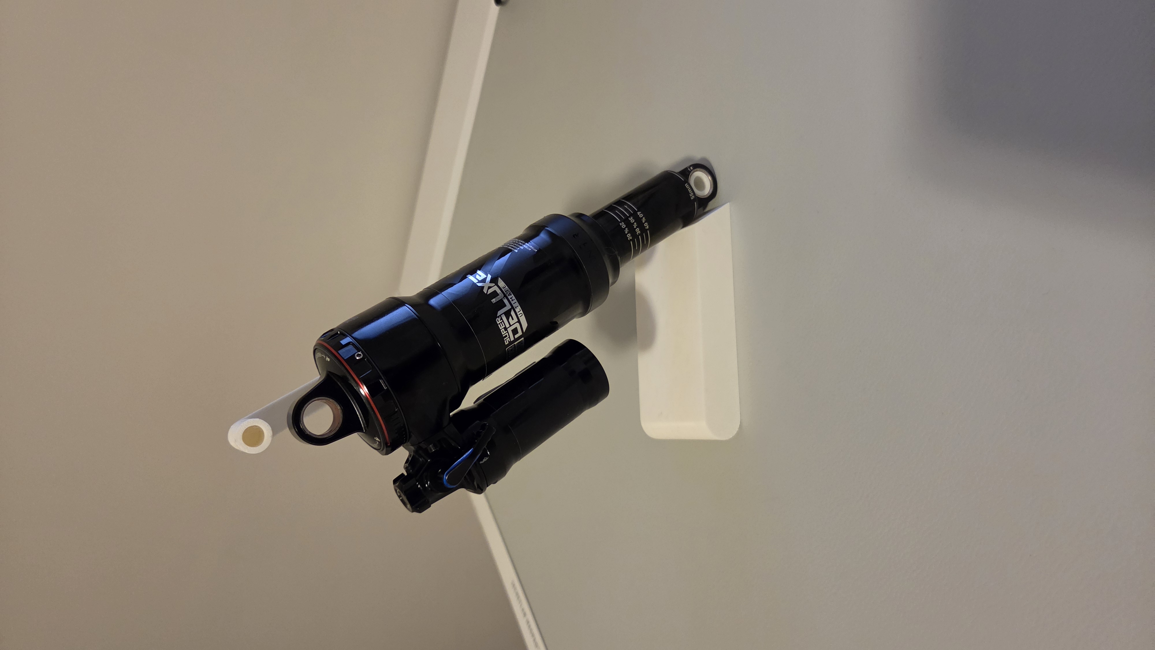 Rear shock on the printed stand with the top mounting point too high